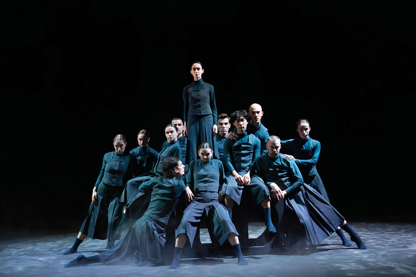 Staatstheater Cottbus
HIERAN [HÖREN]
Eine Choreografie von Brice Asnar (Uraufführung)
Szenenfoto mit dem Ballettensemble 
Foto: © Bernd Schönberger